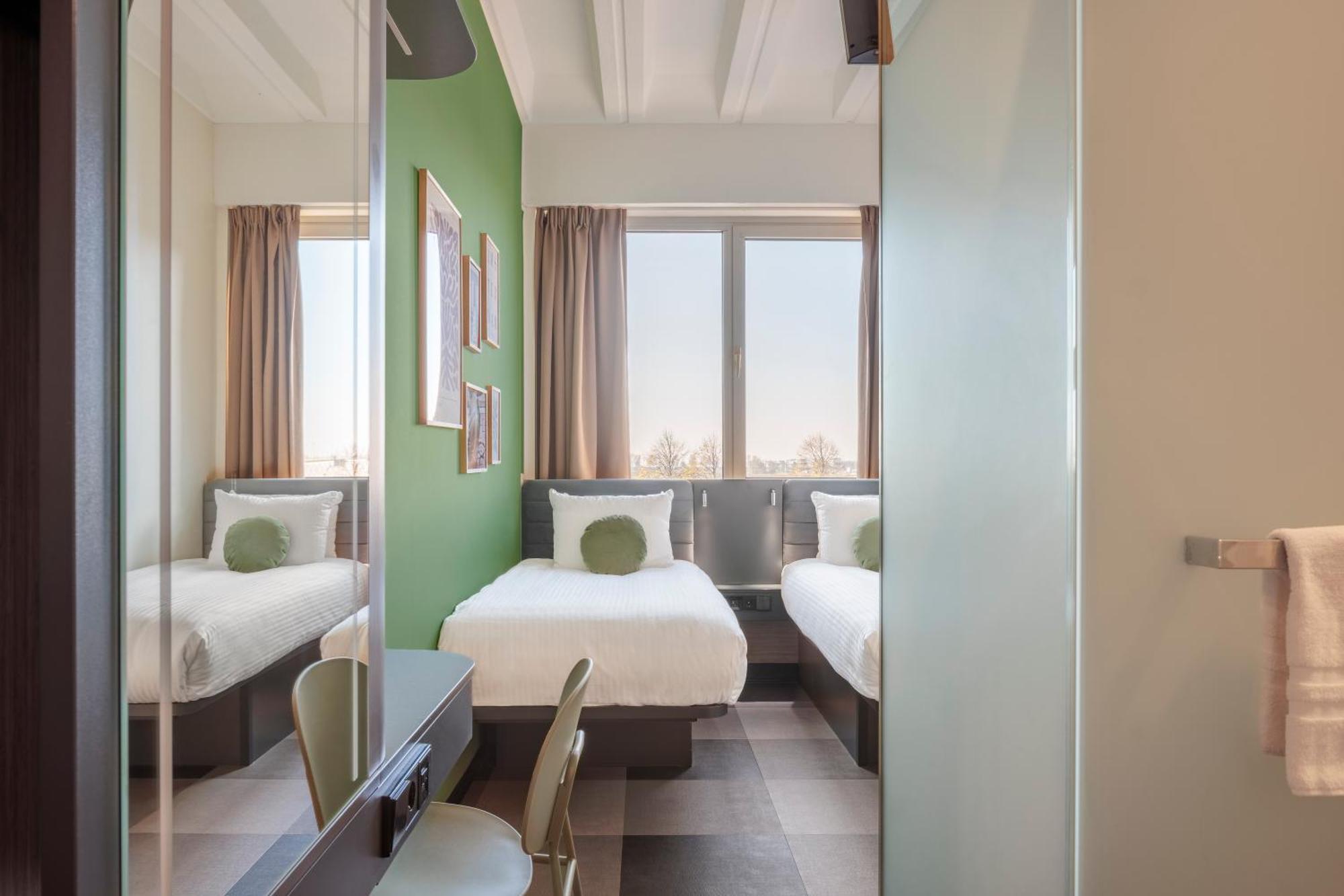 Maxhotel Amsterdam Airport Schiphol - Recently Renovated Hoofddorp Exteriör bild