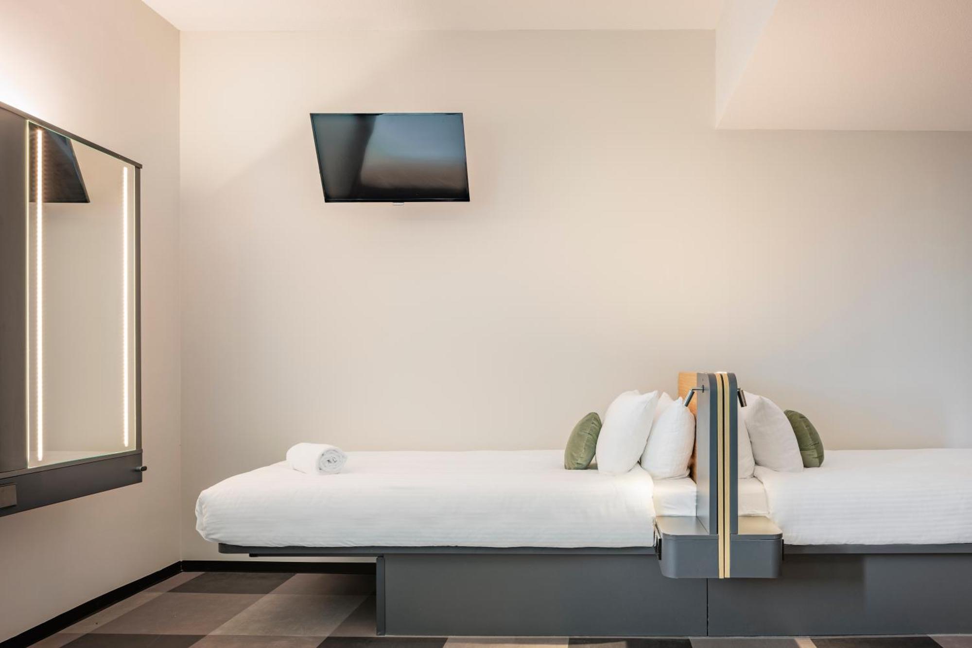 Maxhotel Amsterdam Airport Schiphol - Recently Renovated Hoofddorp Exteriör bild