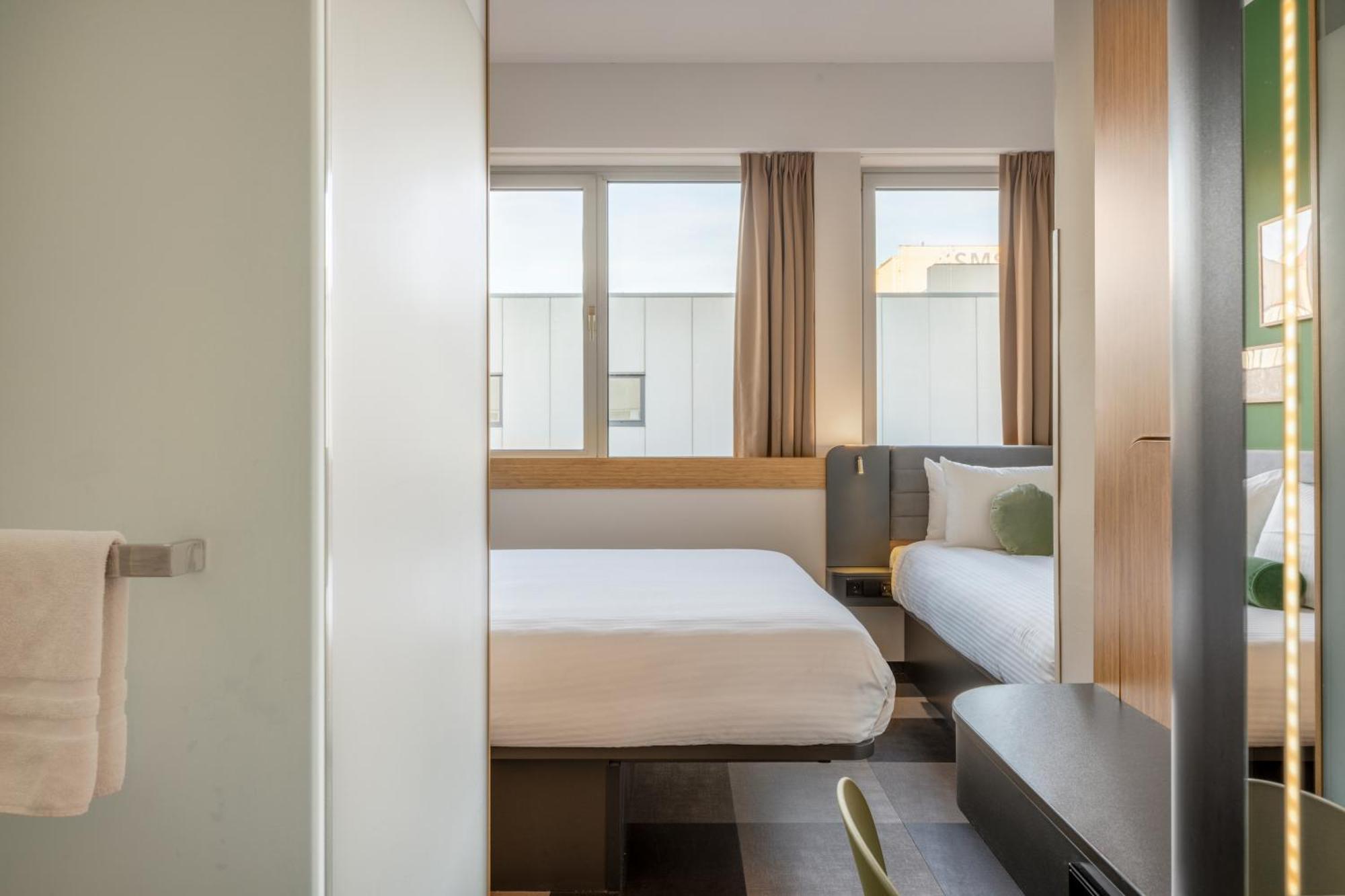 Maxhotel Amsterdam Airport Schiphol - Recently Renovated Hoofddorp Exteriör bild
