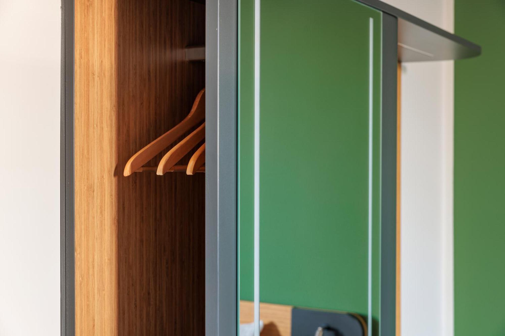 Maxhotel Amsterdam Airport Schiphol - Recently Renovated Hoofddorp Exteriör bild