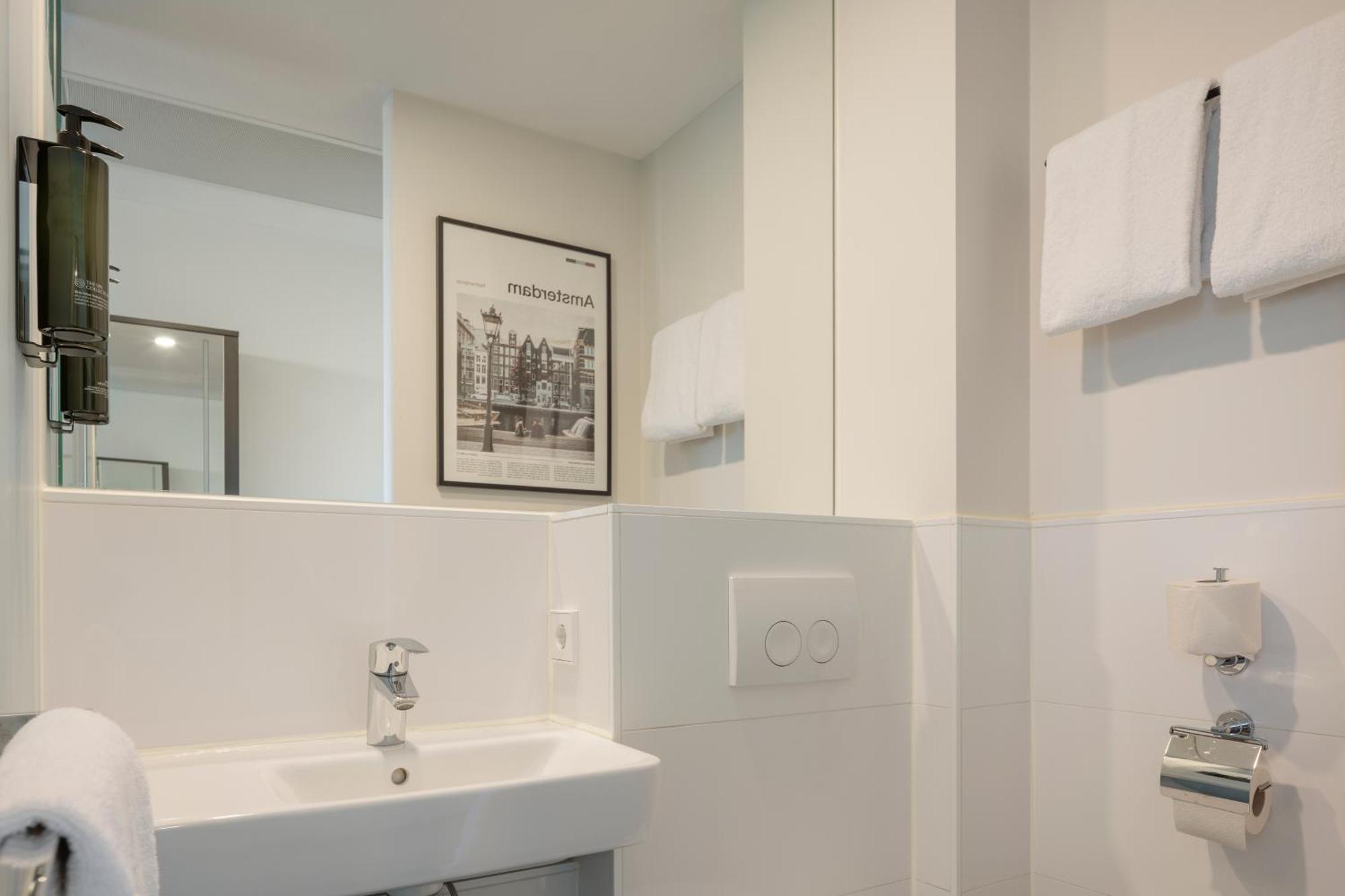 Maxhotel Amsterdam Airport Schiphol - Recently Renovated Hoofddorp Exteriör bild