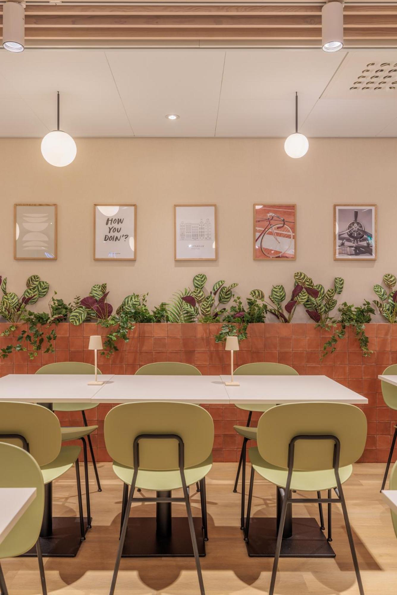 Maxhotel Amsterdam Airport Schiphol - Recently Renovated Hoofddorp Exteriör bild